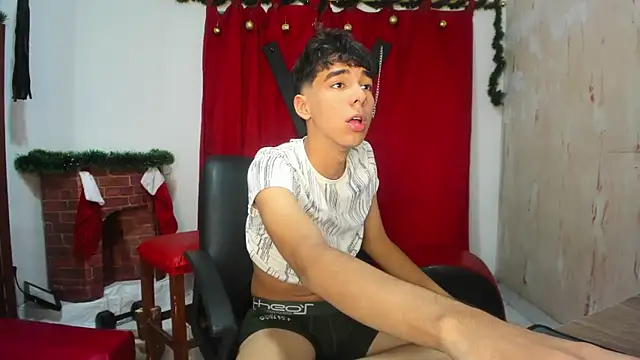 Snapshot of Harry_LatinBoy chatting on 10, 12, 2024 Harry LatinBoy online show from 10, 12, 2024