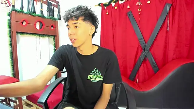 Snapshot of Harry_LatinBoy chatting on 15, 12, 2024 Harry LatinBoy online show from 15, 12, 2024