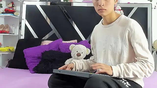 abby eemily online show from 8, 10, 2025