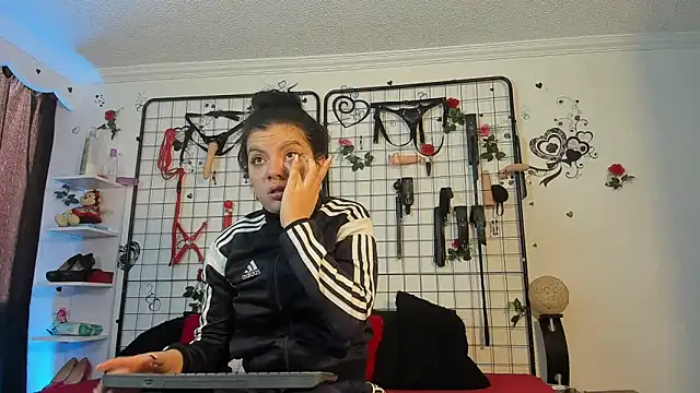 abby eemily online show from 17, 12, 2025