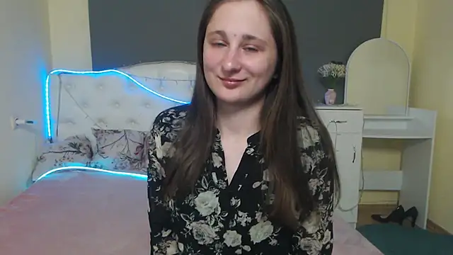 Snapshot of MichelLeee chatting on 5, 5, 2026 MichelLeee online show from 5, 5, 2026