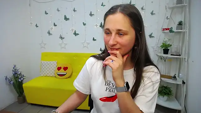 Snapshot of MichelLeee chatting on 12, 5, 2026 MichelLeee online show from 12, 5, 2026