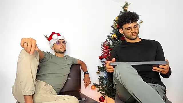 Snapshot of andrewChris_ chatting on 30, 11, 2025 andrewChris online show from 30, 11, 2025