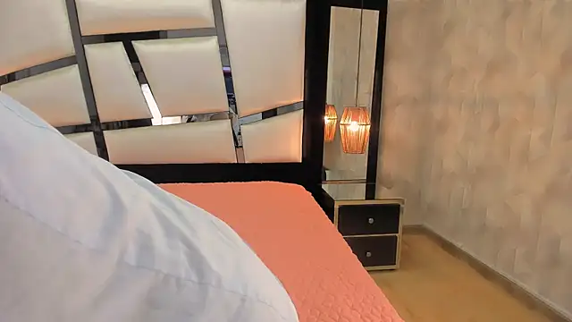 AriannaRussell  online show from 15, 9, 2025