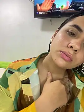 Snapshot of Leyna_Kenet chatting on 4, 12, 2025 Leyna Kenet online show from 4, 12, 2025