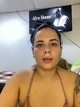 Snapshot of Leyna_Kenet chatting on 15, 12, 2025 Leyna Kenet online show from 15, 12, 2025