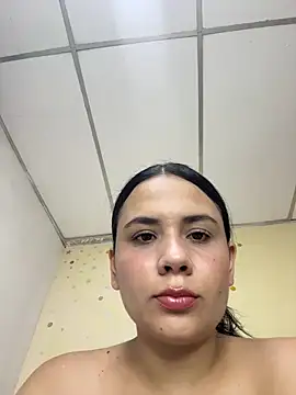Snapshot of Leyna_Kenet chatting on 10, 6, 2026 Leyna Kenet online show from 10, 6, 2026