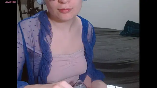 Snapshot of livcutebaby chatting on 6, 1, 2025 livcutebaby online show from 6, 1, 2025