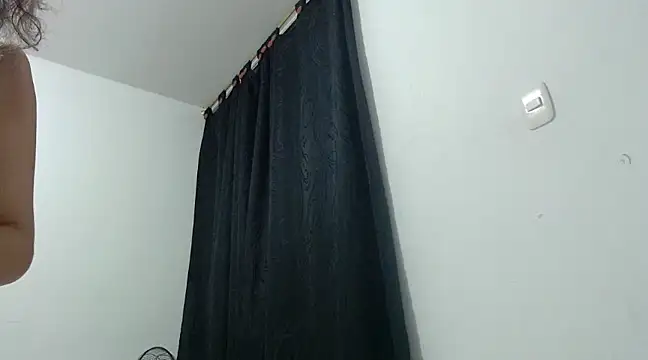 nicolle milf1978 online show from 24, 2, 2025