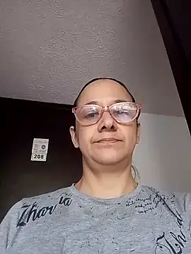 Snapshot of nicolle_milf1978 chatting on 27, 4, 2026 nicolle milf1978 online show from 27, 4, 2026