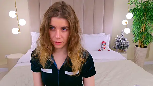 Snapshot of VikkiStorm chatting on 15, 12, 2024 VikkiStorm online show from 15, 12, 2024