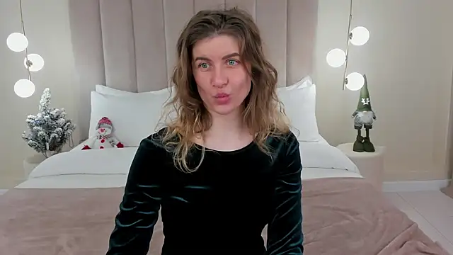 Snapshot of VikkiStorm chatting on 4, 1, 2025 VikkiStorm online show from 4, 1, 2025