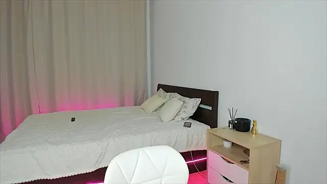 Xloe Queen online show from 2, 2, 2026