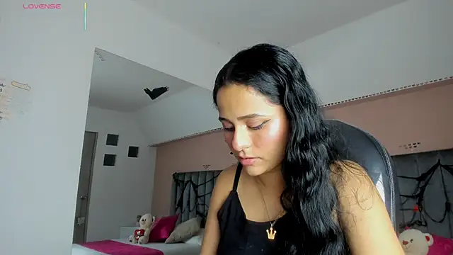 Snapshot of Giselle_Roldan chatting on 18, 10, 2025 Giselle Roldan online show from 18, 10, 2025