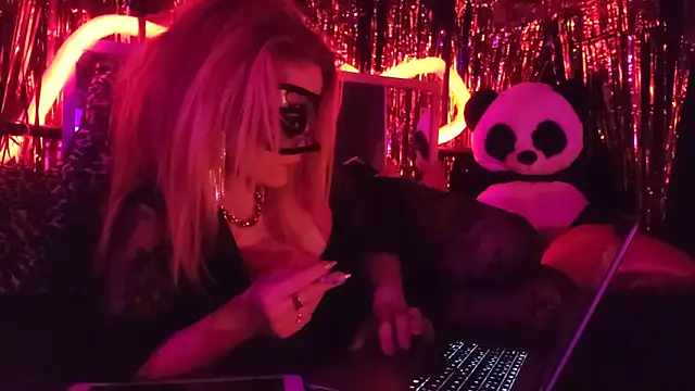 Snapshot of anonymouszN chatting on 8, 1, 2025 anonymouszN online show from 8, 1, 2025