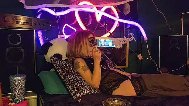 Snapshot of anonymouszN chatting on 4, 2, 2025 anonymouszN online show from 4, 2, 2025