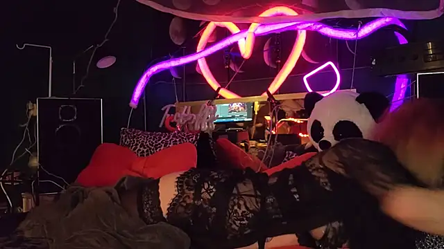 Snapshot of anonymouszN chatting on 5, 2, 2025 anonymouszN online show from 5, 2, 2025