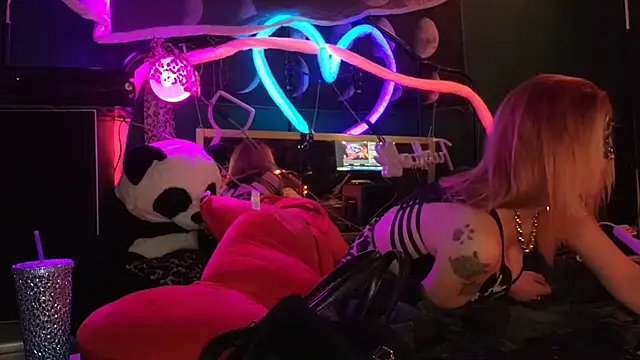 Snapshot of anonymouszN chatting on 14, 2, 2025 anonymouszN online show from 14, 2, 2025