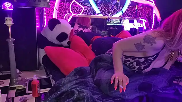 Snapshot of anonymouszN chatting on 2, 3, 2025 anonymouszN online show from 2, 3, 2025