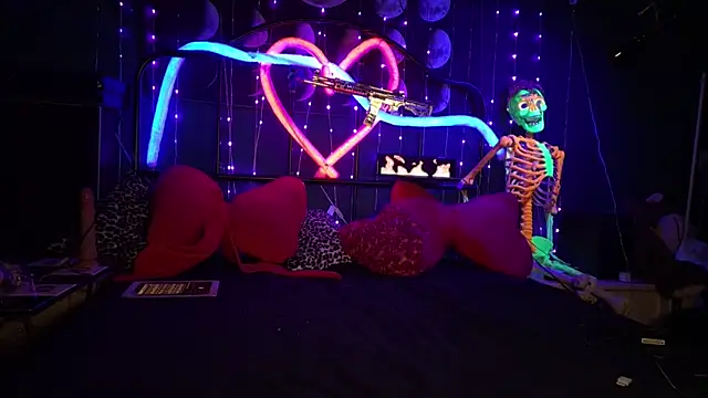 Snapshot of anonymouszN chatting on 18, 11, 2025 anonymouszN online show from 18, 11, 2025