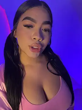 Snapshot of AllissonJames chatting on 16, 4, 2026 AllissonJames online show from 16, 4, 2026