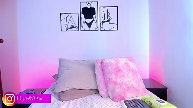 Snapshot of ellie_mcdonald chatting on 10, 7, 2026 ellie mcdonald online show from 10, 7, 2026