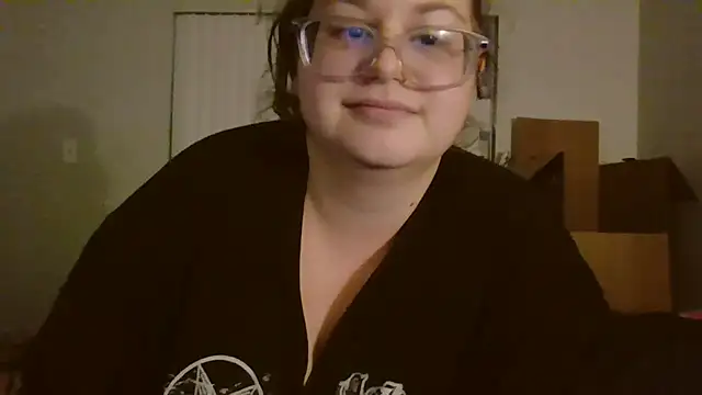 Snapshot of HoneyBear19 chatting on 8, 12, 2024 HoneyBear19 online show from 8, 12, 2024