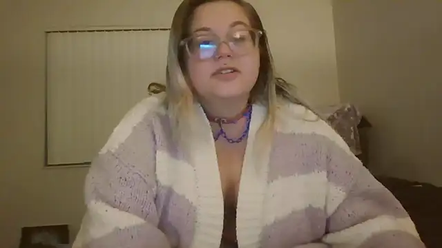 Snapshot of HoneyBear19 chatting on 24, 2, 2025 HoneyBear19 online show from 24, 2, 2025