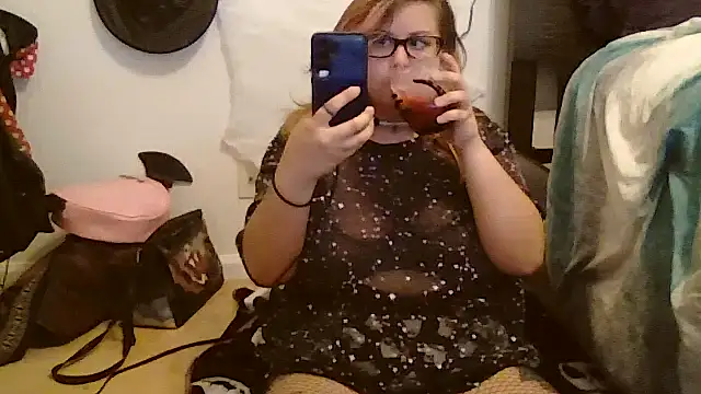 Snapshot of HoneyBear19 chatting on 17, 10, 2025 HoneyBear19 online show from 17, 10, 2025