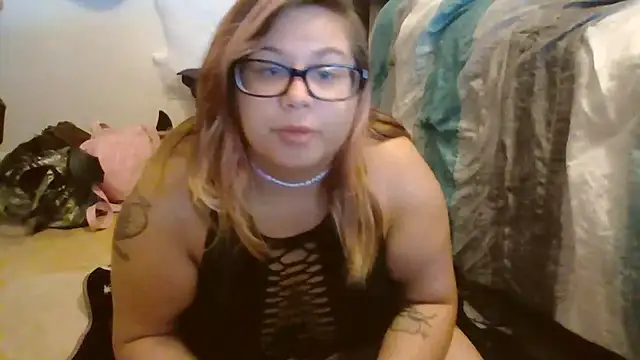 Snapshot of HoneyBear19 chatting on 23, 10, 2025 HoneyBear19 online show from 23, 10, 2025