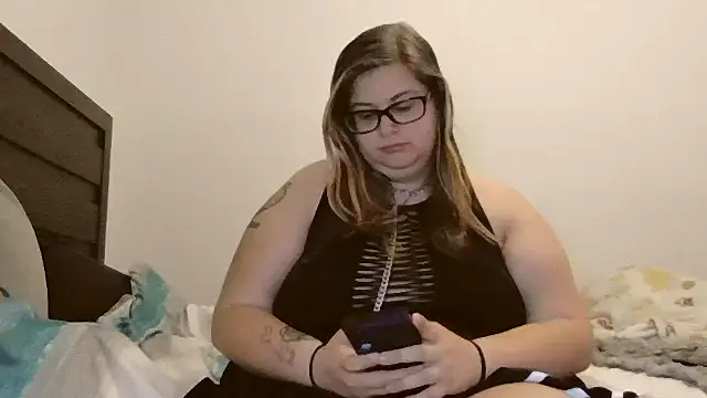 HoneyBear19 online show from 5, 5, 2026