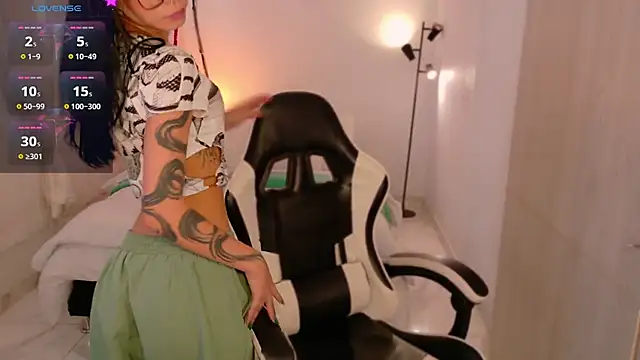 AnabelWolf online show from 17, 12, 2025