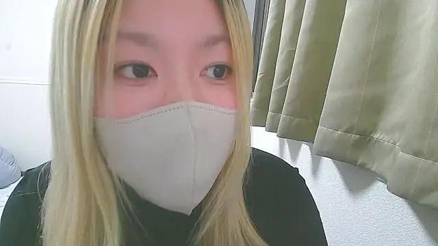 Snapshot of Remi_official chatting on 15, 12, 2025 Remi official online show from 15, 12, 2025