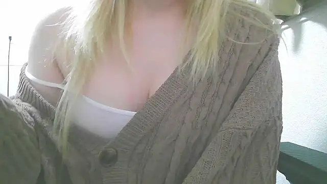 Snapshot of Remi_official chatting on 16, 12, 2025 Remi official online show from 16, 12, 2025