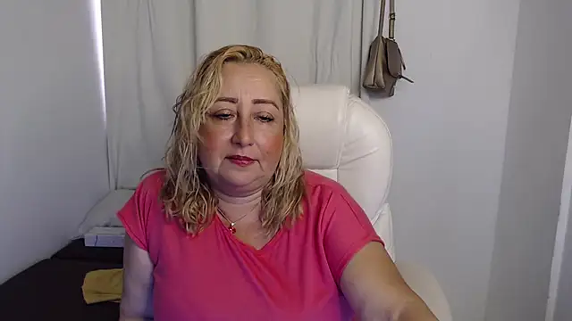 Xileny-Halliwey online show from 10, 10, 2025