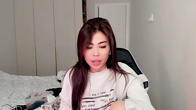 Snapshot of may_mia chatting on 5, 3, 2026 may mia online show from 5, 3, 2026