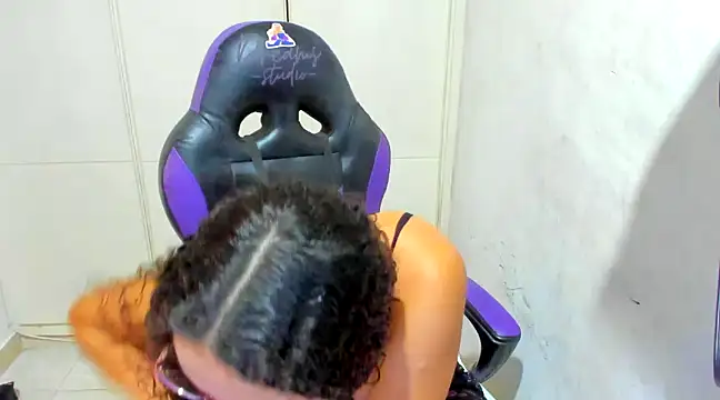 Lily anal squirt  online show from 30, 12, 2024