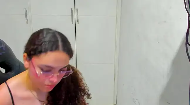 Lily anal squirt  online show from 31, 12, 2024