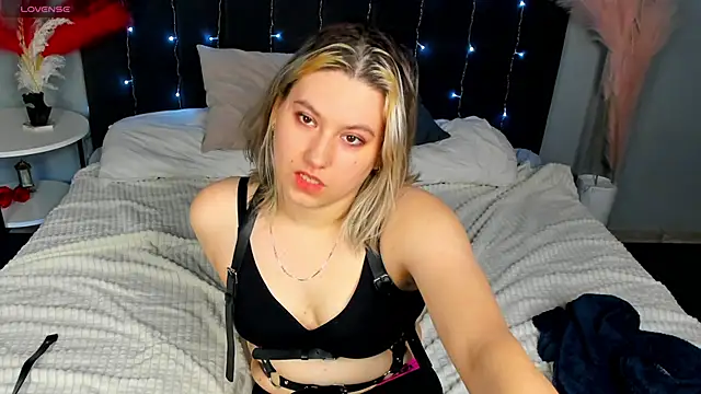 Snapshot of Bonni_Meiz chatting on 17, 2, 2025 Bonni Meiz online show from 17, 2, 2025