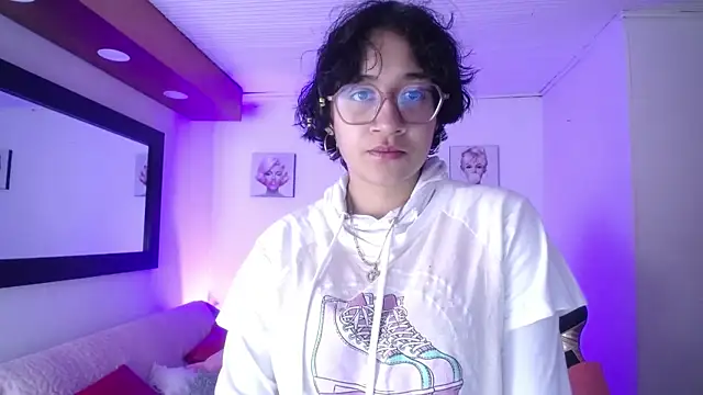 Lili Gomez  online show from 12, 11, 2025