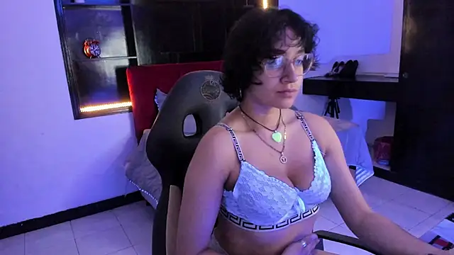 Lili Gomez  online show from 5, 12, 2025