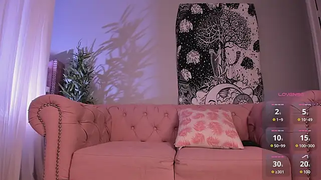 Lia Sweett  online show from 30, 1, 2025