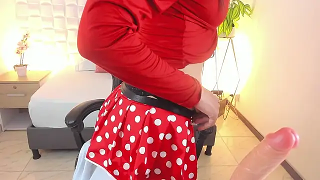 stephanya  online show from 4, 1, 2025