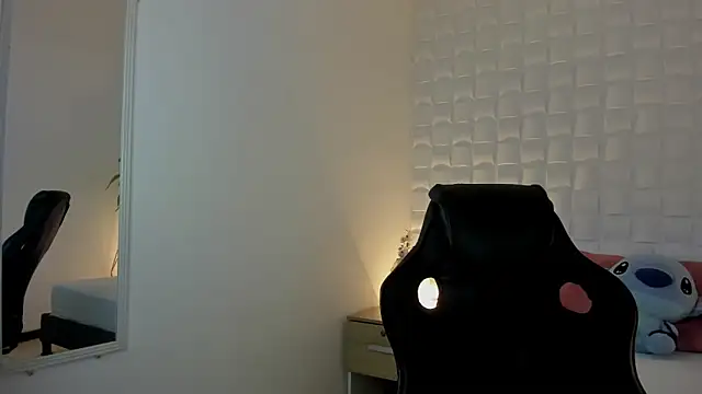 stephanya  online show from 9, 1, 2025