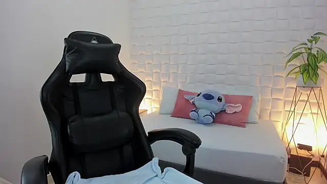 stephanya  online show from 12, 1, 2025