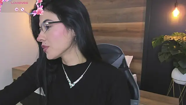 Snapshot of stephanya_ chatting on 6, 5, 2026 stephanya online show from 6, 5, 2026