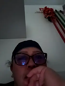 Snapshot of Darly_Gomez chatting on 18, 10, 2025 Darly Gomez online show from 18, 10, 2025