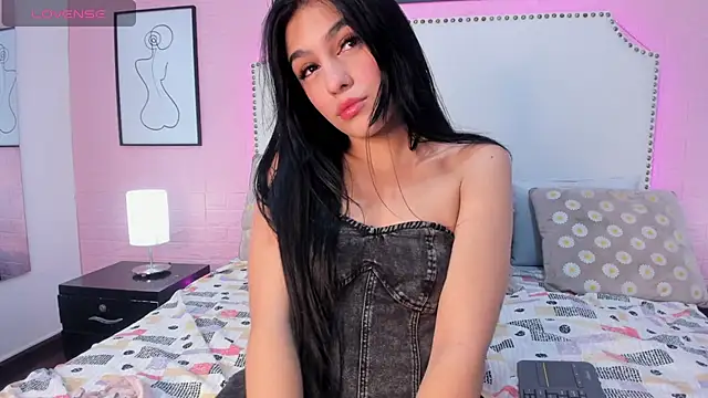 Snapshot of aggy_castel chatting on 28, 11, 2025 aggy castel online show from 28, 11, 2025