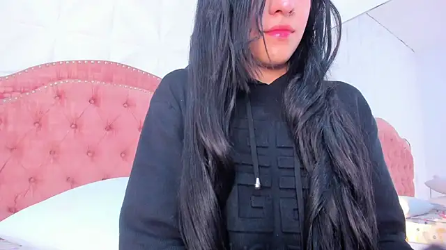 Snapshot of aggy_castel chatting on 7, 3, 2026 aggy castel online show from 7, 3, 2026