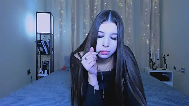 DellaRose online show from 17, 12, 2024
